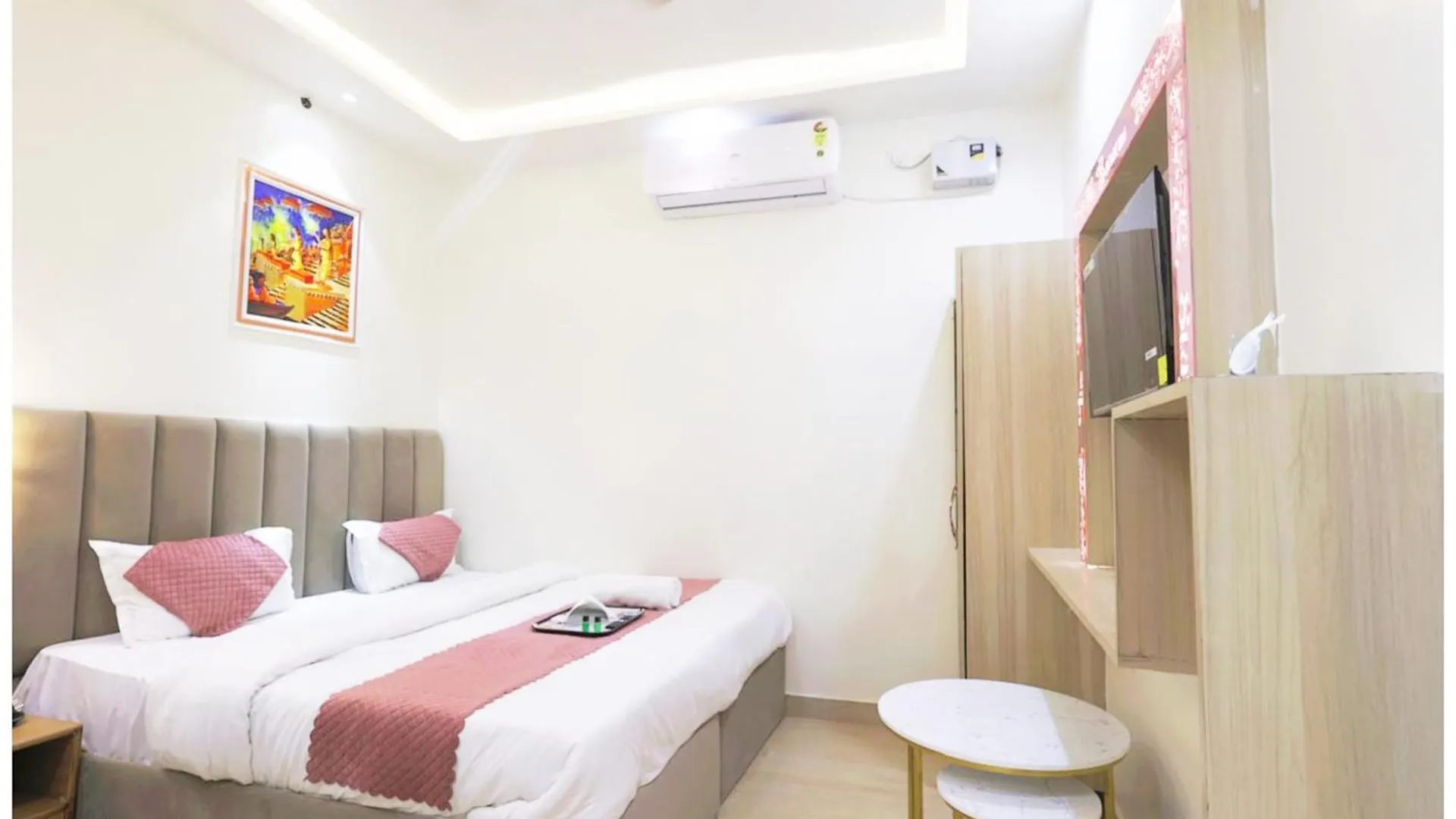 Hotel The Banaras Inn !Near Kashi Vishwanath Temple - Providing Air Conditioned And Well Decorated Rooms With Free Wi-Fi - Best Hotel In Varanasi India